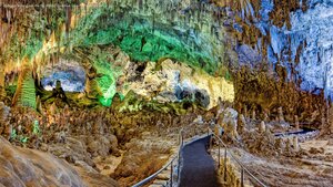 Walkway leading into the Big Room, Carlsbad Caverns, New Mexico