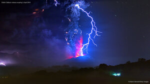 Chile's Calbuco volcano erupting in April 2015