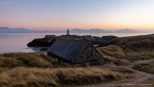 Cottage with Tŵr Bach Lighthouse in the background, Ynys Llanddwyn, Wales