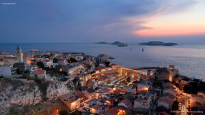 Vue sur le quartier d’Endoume, les Îles du Frioul et le Château d'If, Marseille