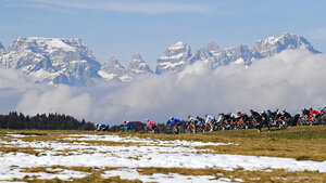 Giro d'Italia, Ciclisti sulle Dolomiti