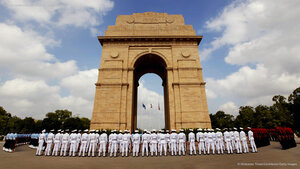 Defence personnel pay tribute to Kargil martyrs
