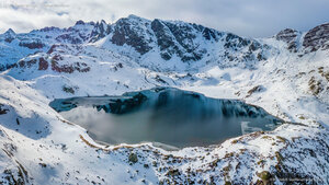 Le Lac Gentau enneigé, Pyrénées Atlantiques