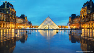 Pyramide du Louvre, Paris, France
