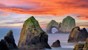 Mack Arch Rock at sunrise on the southern Oregon coast
