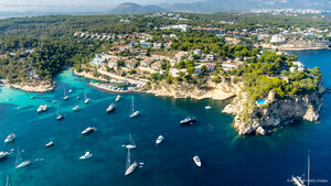 Vista aérea de villas y yates cerca de Portals Vells, Palma de Mallorca, Mallorca, España
