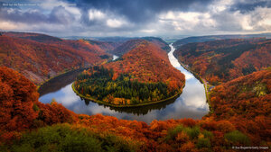 Blick auf die Saar im Herbst, Saarschleife, Mettlach, Saarland