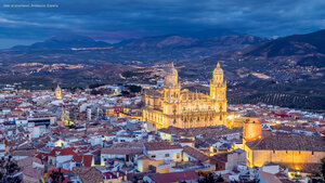 Jaén al anochecer, Andalucía, España