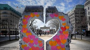 The Brandenburg Gate seen through a heart-shaped replica of the Berlin Wall