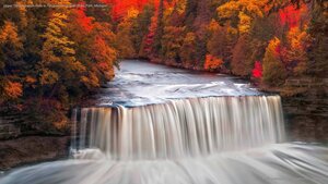 Upper Tahquamenon Falls in Tahquamenon Falls State Park, Michigan