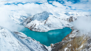 满拉水库的雪景，日喀则，中国西藏自治区